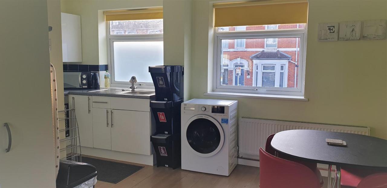 Appartamento Swindon Old Town Duplex - Entercloud9Sa Esterno foto